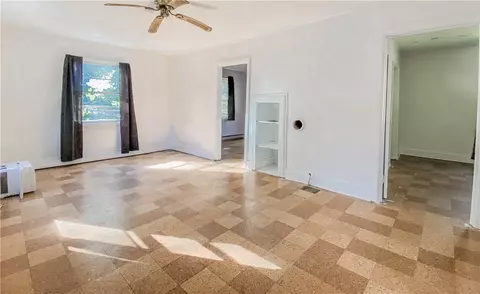 308 S Elm St, Pendleton, SC 29670 photo 5