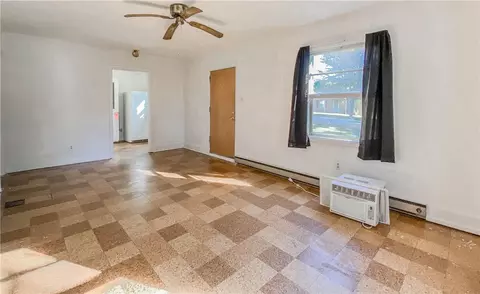 308 S Elm St, Pendleton, SC 29670 photo 4