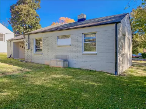 308 S Elm St, Pendleton, SC 29670 photo 3