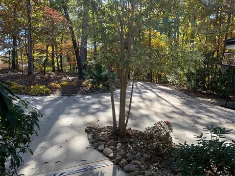 10005 Clovis Dr, Seneca, SC 29672 photo 3