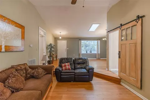 115 Tabor St, Central, SC 29630 photo 4