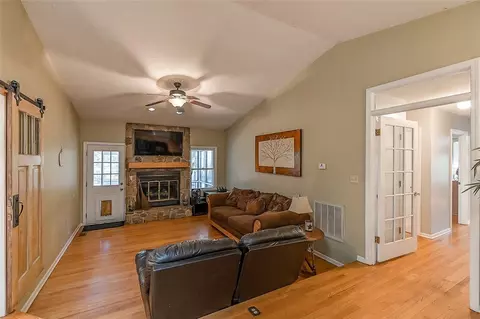 115 Tabor St, Central, SC 29630 photo 5