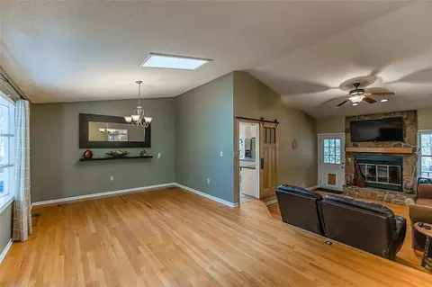 115 Tabor St, Central, SC 29630 photo 3