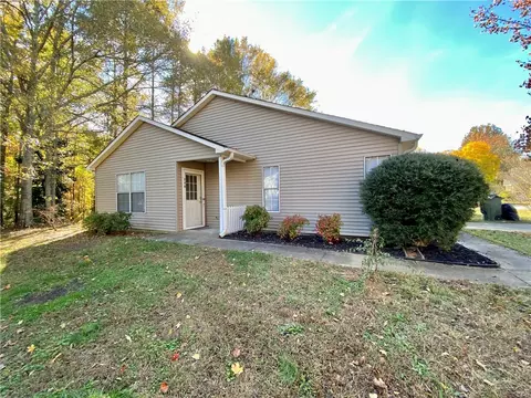 248 Wildwood Dr, Honea Path, SC 29654 photo 2