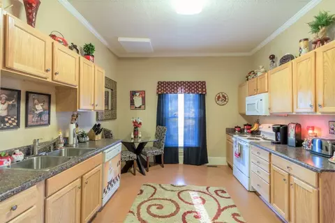 219 Pine St, Easley, SC 29640 photo 3