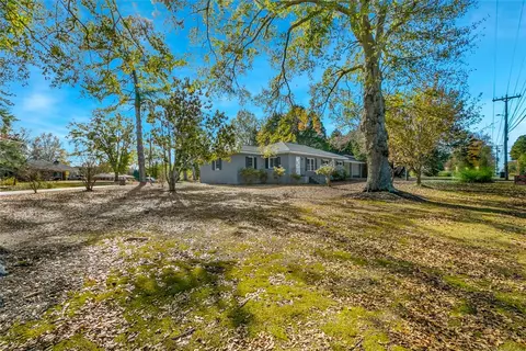 605 W Greer St, Honea Path, SC 29654 photo 2