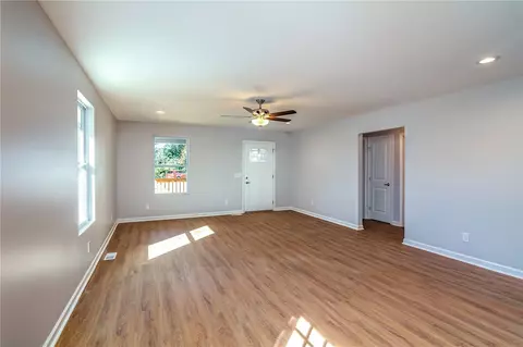 7 Spring St, Pelzer, SC 29669 photo 4