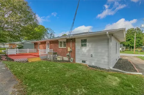 9 Dianne Ave, Pelzer, SC 29669 photo 5