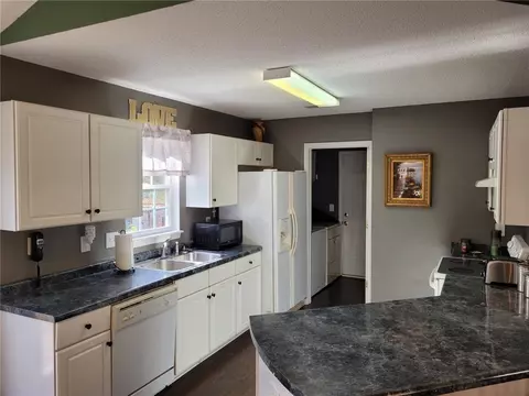 106 S Spring St, Central, SC 29630 photo 7