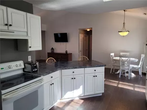 106 S Spring St, Central, SC 29630 photo 8