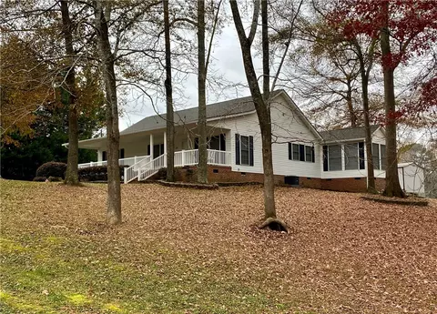 410 Wesley Ct, Starr, SC 29684 photo 3