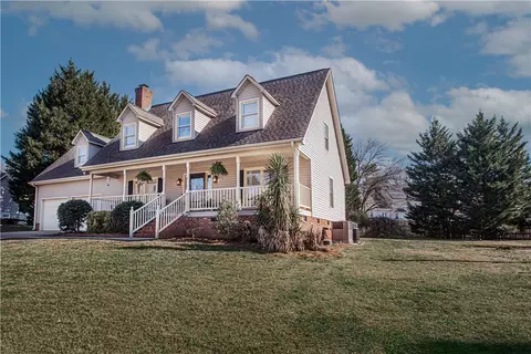 107 Lee Ct, Easley, SC 29642 photo 3