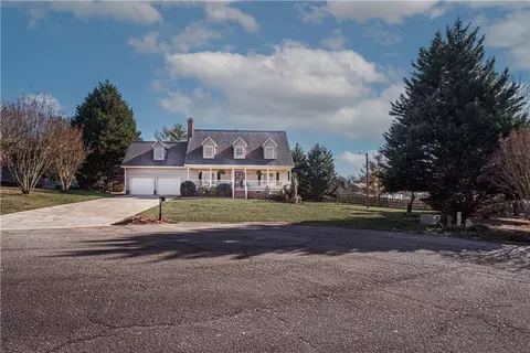 107 Lee Ct, Easley, SC 29642 photo 4