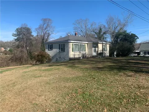 201 E North 3rd St, Seneca, SC 29678 photo 1
