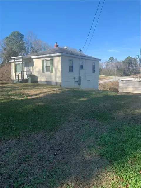 201 E North 3rd St, Seneca, SC 29678 photo 2