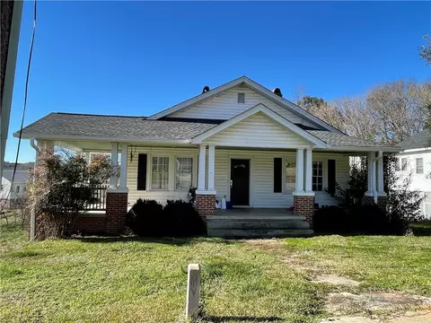 51 Smith St, Ware Shoals, SC 29692 photo 1