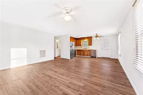203 Longview Dr, Williamston, SC 29697 photo 4