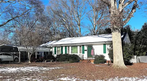 704 Bailey Ave, Pendleton, SC 29670 photo 2