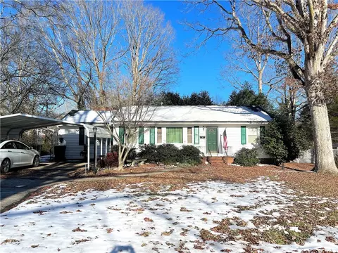 704 Bailey Ave, Pendleton, SC 29670 photo 1