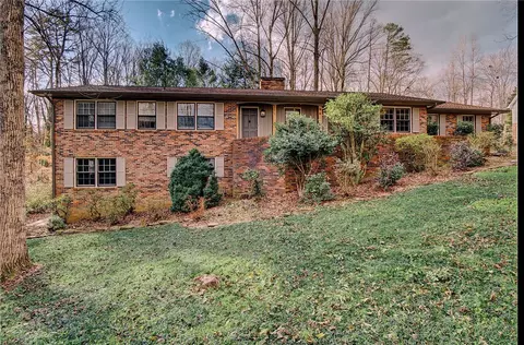 211 Lakeside Dr, Walhalla, SC 29691 photo 1