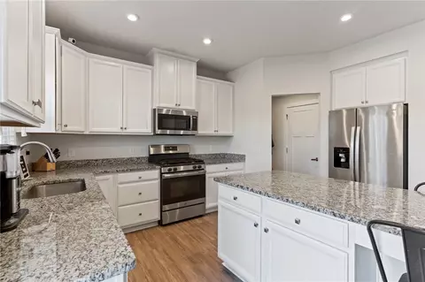 136 Thames Valley Dr, Easley, SC 29642 photo 3