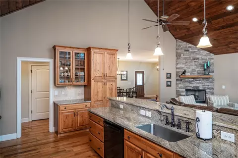 113 Running Bear Ln, Sunset, SC 29685 photo 6