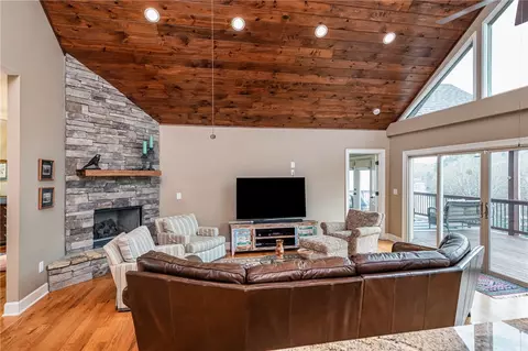 113 Running Bear Ln, Sunset, SC 29685 photo 4