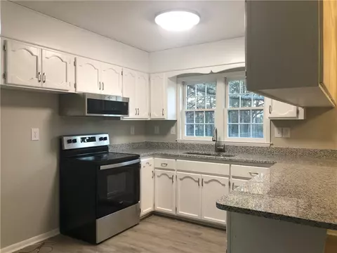 206 E North 5th St, Seneca, SC 29678 photo 5