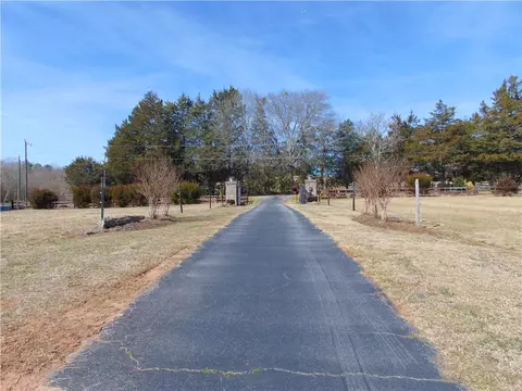 2240 Six Twenty Rd, Pendleton, SC 29670 photo 3