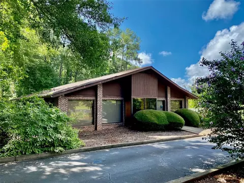 915 W Main St, Central, SC 29630 photo 3