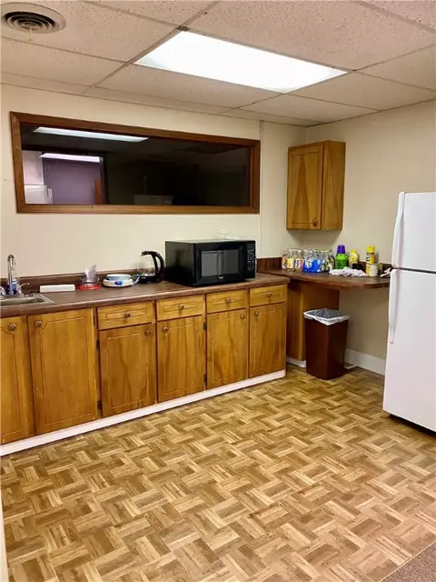 915 W Main St, Central, SC 29630 photo 10