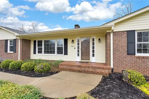 104 Del Riso Cir, Easley, SC 29642 photo 3