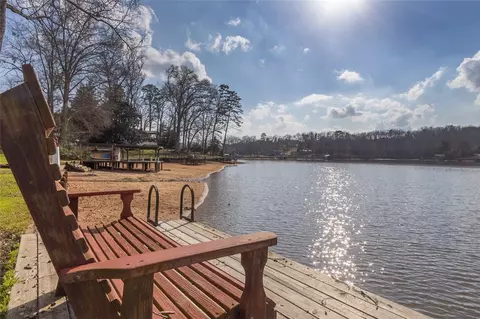 824 Lakeside Dr, Anderson, SC 29621 photo 1