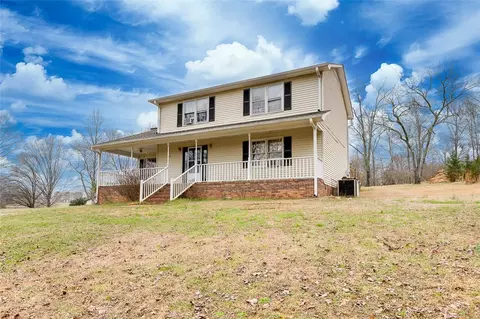 121 Harvey Rd, Central, SC 29630 photo 2