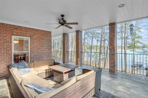 162 Ridgemore Cir, Toccoa, GA 30577 photo 3