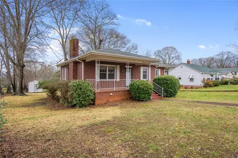 809 Gaines St, Central, SC 29630 photo 2