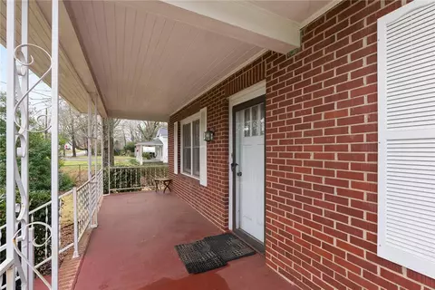 809 Gaines St, Central, SC 29630 photo 3