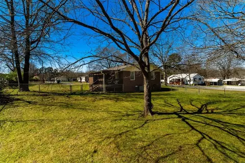 7 Academy Dr, Williamston, SC 29697 photo 2