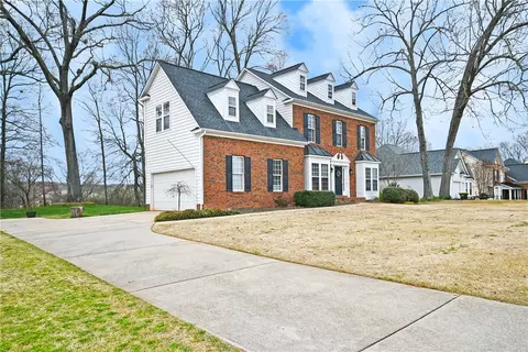 297 Sassafras Dr, Easley, SC 29642 photo 3