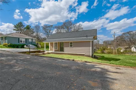 402 Hill St, Easley, SC 29640 photo 4