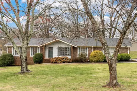 109 Stonegate Ct, Easley, SC 29642 photo 1