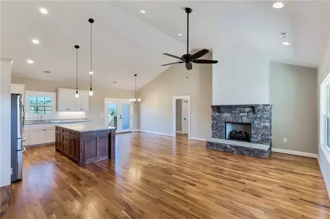611 Tall Oak Trl, Seneca, SC 29678 photo 2