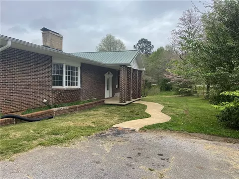 443 Chastain Rd, Central, SC 29630 photo 3