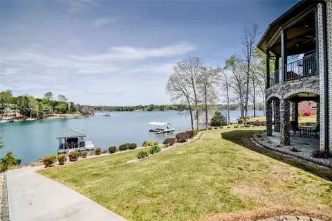 144 S Oak Pointe Dr, Seneca, SC 29672 photo 5