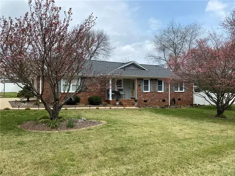 4438 Old Easley Bridge Rd, Easley, SC 29642 photo 1