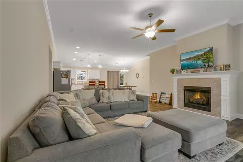 228 Hallmark Cir, Easley, SC 29640 photo 4