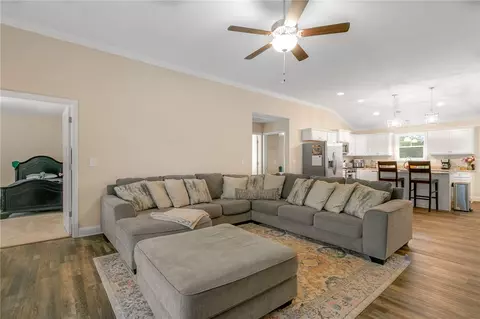 228 Hallmark Cir, Easley, SC 29640 photo 3