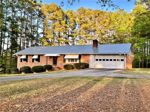 106 Warner Mill Rd, Walhalla, SC 29691 photo 1