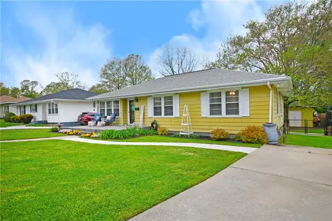 105 Townsend Dr, Easley, SC 29640 photo 2