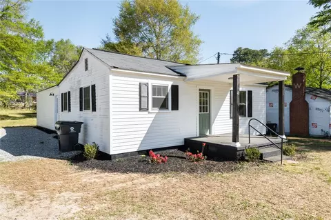 40 Spring St, Pelzer, SC 29669 photo 2